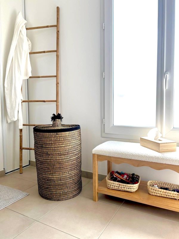 PANIÈRE DE RANGEMENT À LINGE BERBÈRE EN PALMIER ET LAINE NOIRE 60CM MODÈLE ESSAOUIRA