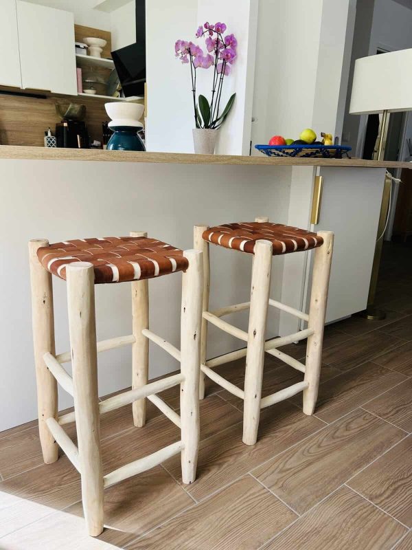 Tabouret de bar en cuir marron et bois naturel