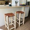 Tabouret de bar en cuir marron et bois naturel – Image 2