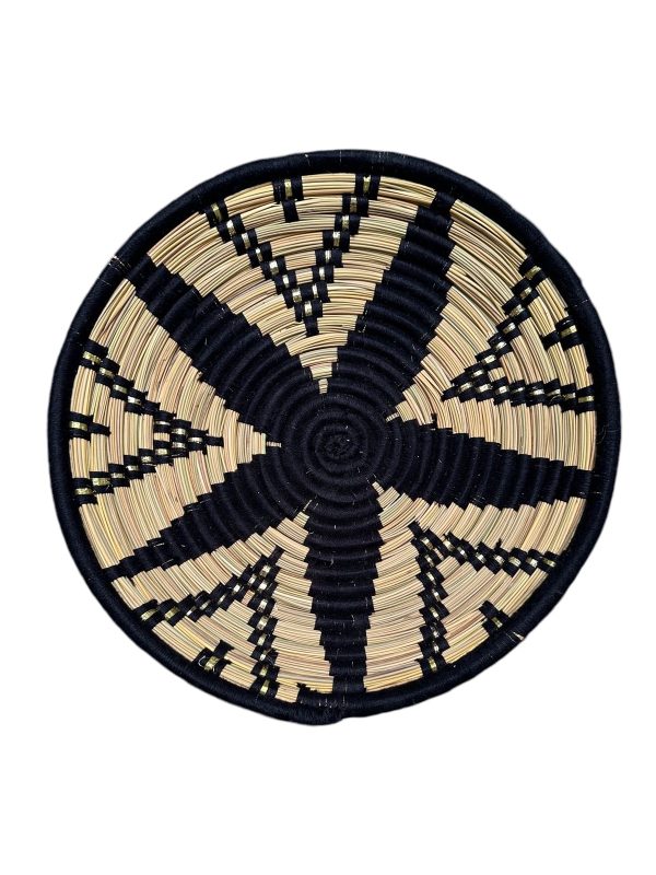 PLATEAU BERBÈRE ROND MAROCAIN EN LAINE NOIR ET FEUILLES DE PALMIER MODÈLE TAZA