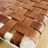 BANC EN CUIR MARRON FONCÉ ET BOIS NATUREL 100CM MODÈLE BZOU – Image 3
