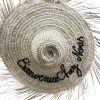 GRAND CHAPEAU DE PAILLE À FRANGES 80 CM « BIENVENUE CHEZ NOUS » – Image 2