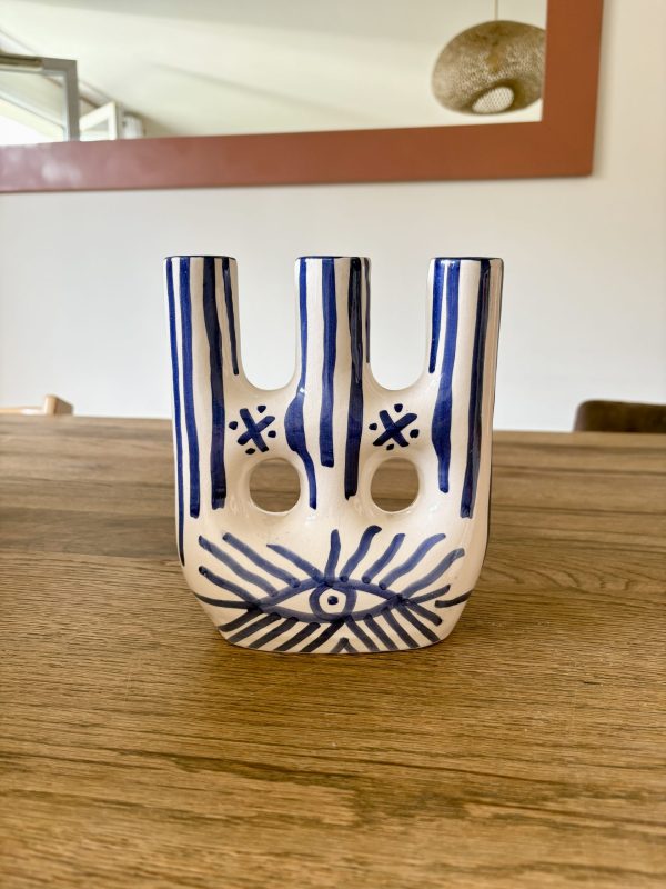 VASE 3 TÊTES EN TERRE CUITE BLANC DESSIN BLEU