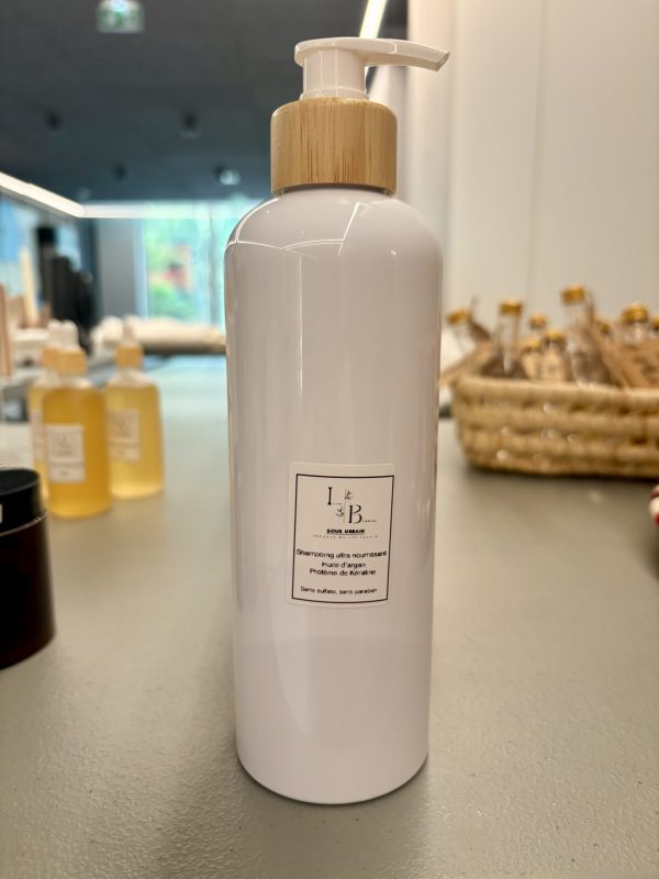 SHAMPOING ULTRA NOURRISSANT À LA KÉRATINE SANS PARABEN ET SANS SULFATE